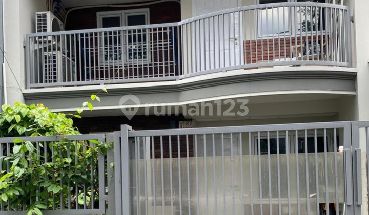 Rumah 2 Lantai Dekat Stasiun Kereta Bandara - foto 1