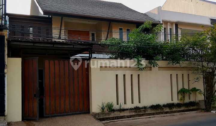 Rumah 2 Lantai di Tanjung Duren Jakarta Barat - foto 1