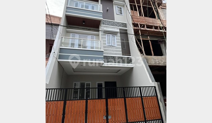 Rumah Brand Mew 3 1/2 Lantai di Tomang Mandala Barat Grogol Jakarta Barat Dijual Cepat Dekat dengan Central Park, Taman Anggrek dan Citra Land - foto 1