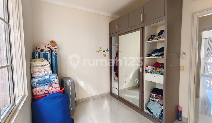 Rumah 60M2 Semi Furnish Cluster West Europe Green Lake City Jakarta Barat - foto 1