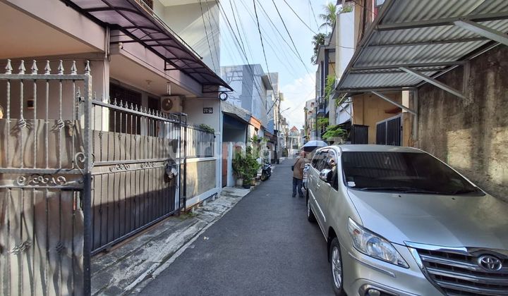 Jual Rumah di Tanjung Duren Utara - foto 1