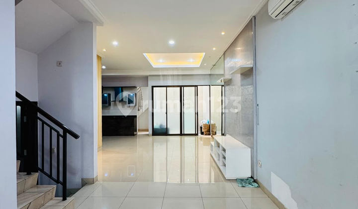 Asia 6X18 Green Lake City, SHM, Hadap Selatan, Semi Furnished - foto 1