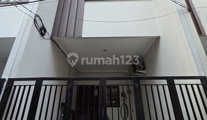 Dijual Rumah Second Minimalis Siap Huni di Tanjung Duren - foto 1