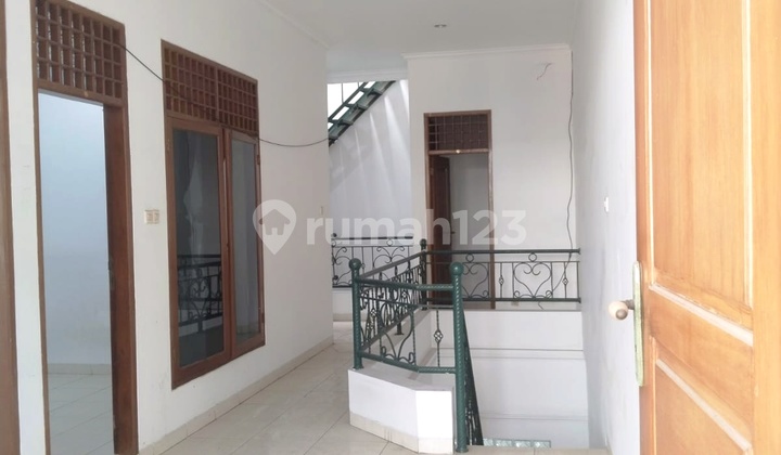 Rumah 2 Lantai Duri Kepa, Lokasi Super Strategis - foto 1