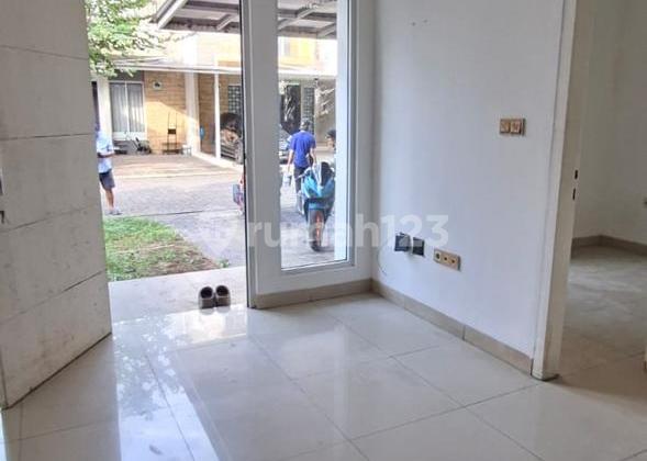 Dijual Cepat Rumah 2 Lantai Bagus Siap Huni - foto 1