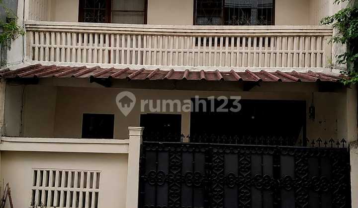 Rumah 3 Lantai di Tanjung Duren Jakarta Barat - foto 1