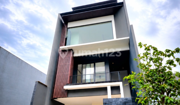 Rumah Baru 4 Lantai di Perumahan Permata Buana - foto 1