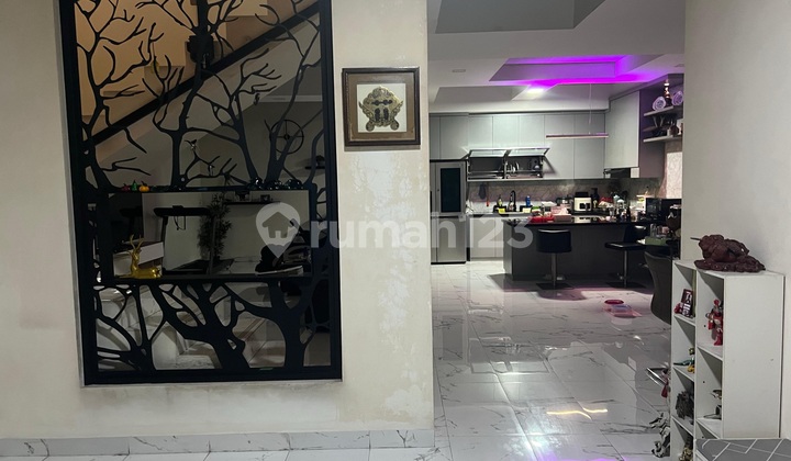Dijual Rumah Taman Ratu Fully Furnish 160M2 Jarang Ada - foto 1