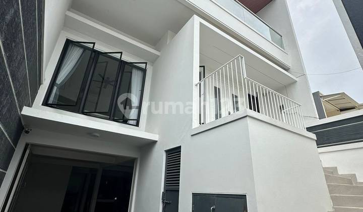 Rumah 3,5 Lantai di Bojong Indah Sudah Renovasi - foto 1