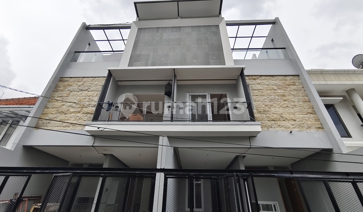 Rumah Baru 3 Lantai Terbaik di Duri Kepa Kebon Jeruk - foto 1