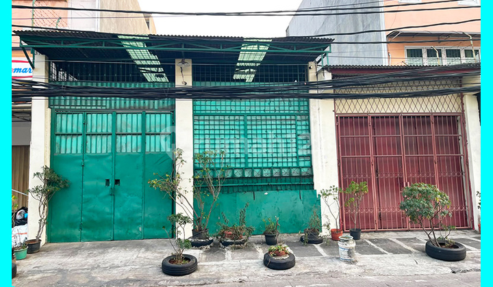 Chandra Rumah Lama Luas Tanah 213M2 Hadap Selatan di Jalan Raya Jelambar - foto 1