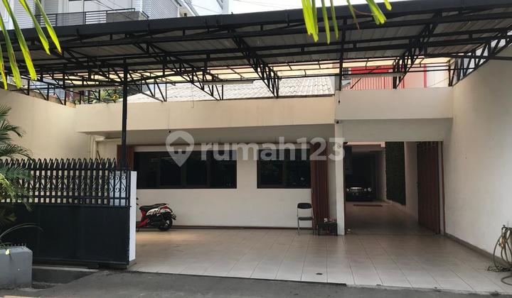 Dijual Rumah Usaha 2.5 Lantai di Taman Sari Jakarta Barat SHM - foto 1