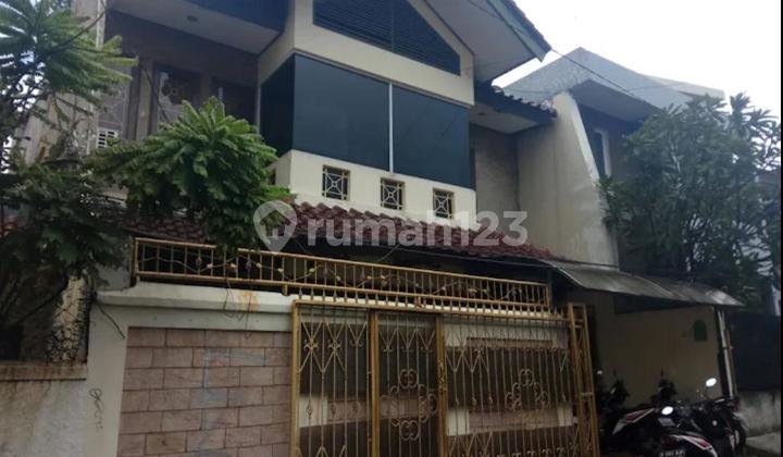 Rumah Luas dan Siap Ditempati Lokasi Palmerah Akses Mudah ke Pusat Kota 73822 Li - foto 1