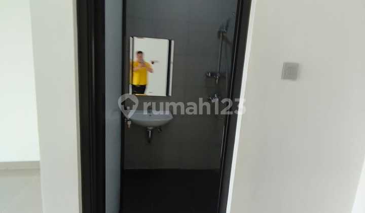 Rumah, 2 Lantai, SHM, di Meruya, - foto 1