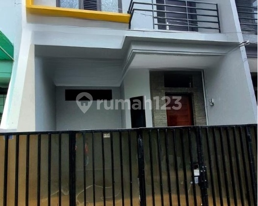 Dijual Rumah Tanjung Duren - Jakarta Barat. Bebas Banjir. Siap Huni - foto 1