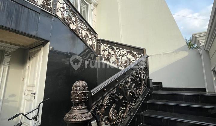 Dijual Cepat Rumah Mewah di Taman Palem Lestari Full Furnih - foto 1
