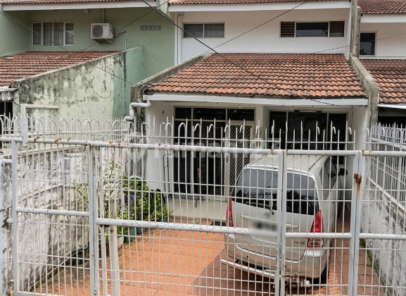 Fn - Rumah Strategis 2,5 Lantai di Kembangan Jakarta Barat - foto 1