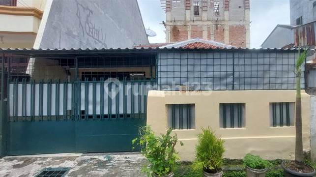 Dijual Rumah Sederhana Rapi Homey140m2 di Taman Sari Talib Dekat Pasar Baru & Gambir, Jakarta Pusat - foto 1