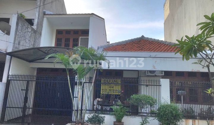 Rumah 2 Lantai Semi Furnish Tomang Jakarta Barat - foto 1