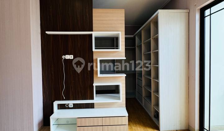 Rumah Green Lake City, Uk 6X18, Shm,4Br, Semi Furnished - foto 1