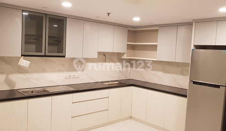 Apartemen Taman Anggrek Jual 3BR 146m² Lt.146 - KT 3+1
Km 2+1
Luas 146m2 nett #490287