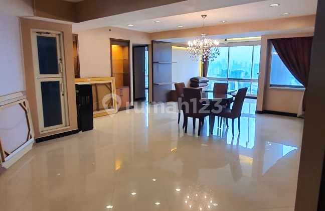 Apartemen Taman Anggrek Jual 3BR - Apartemen 38 lantai di Taman A #538228